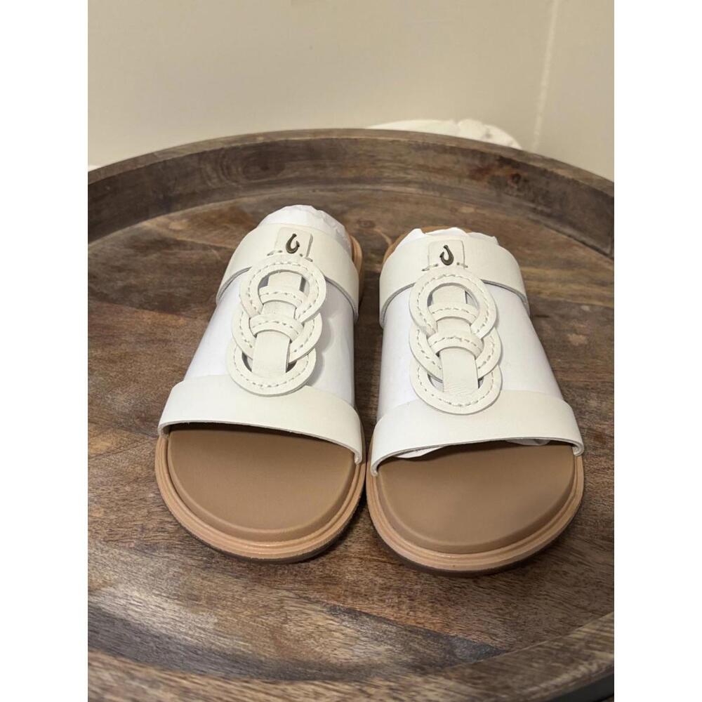 Olukai Women's White Leather T-strap Slide Size 7 Brand new - Picture 2 of 5